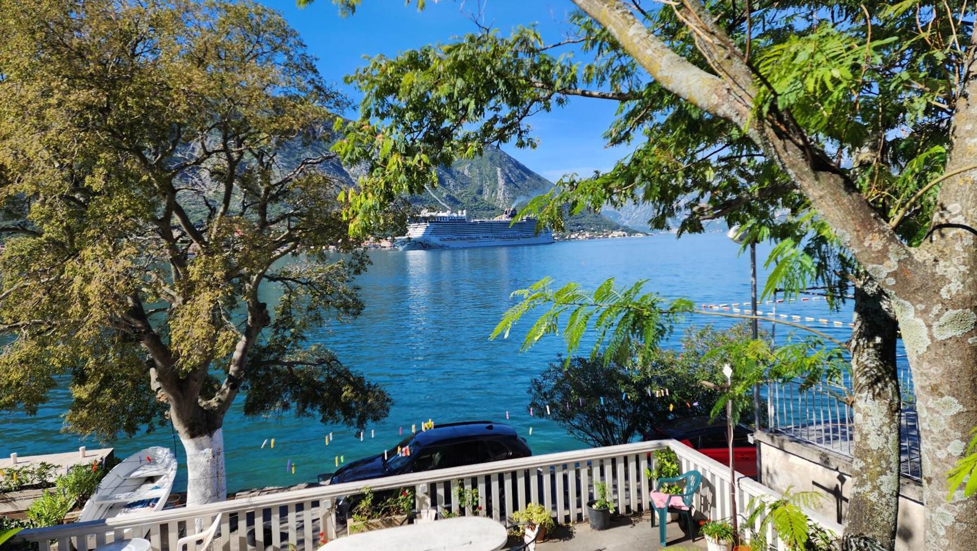 Montenegro Apartments - Private Beach Котор Экстерьер фото